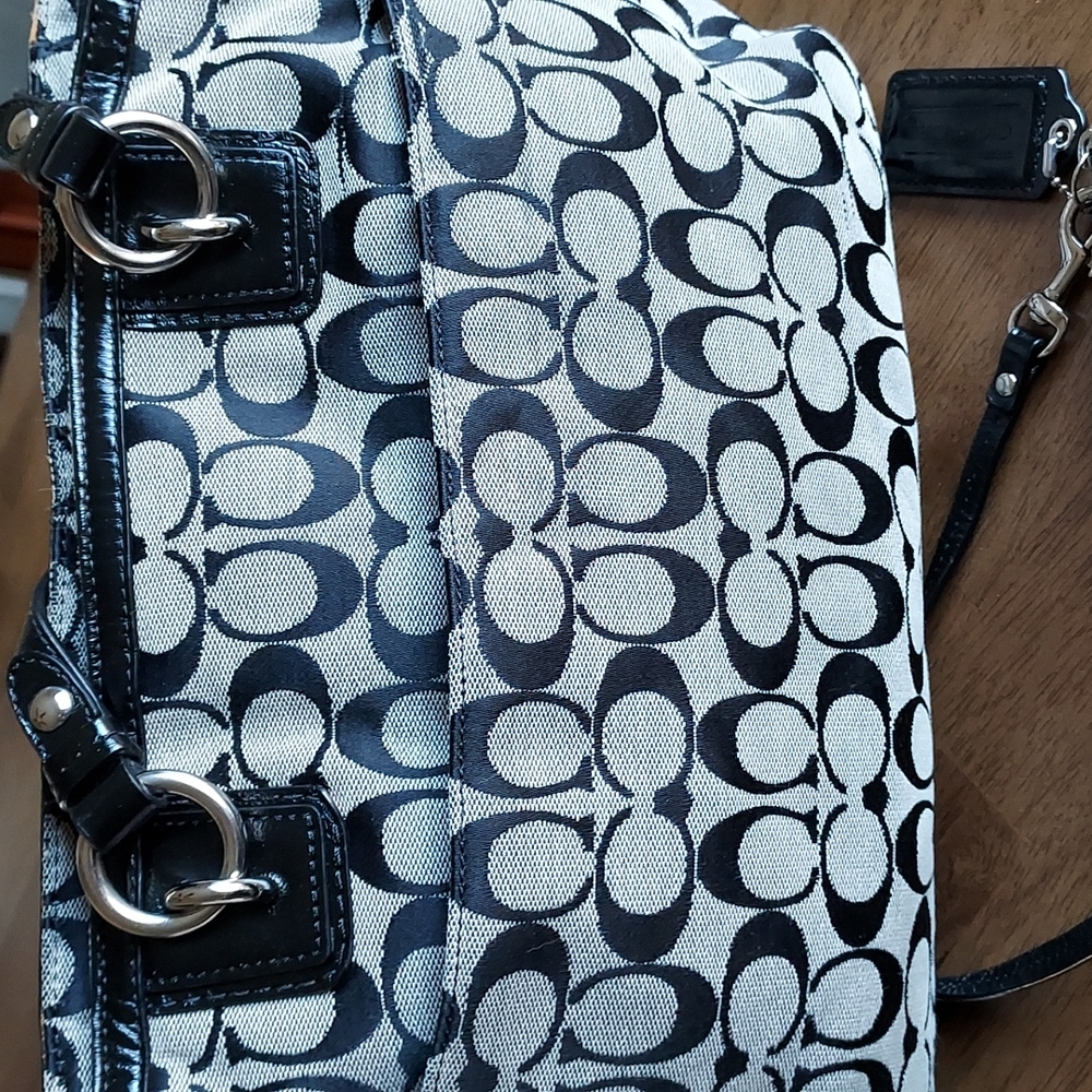 Coach Gallery Signature Tote w/ a Wristlet (RARE) - Picture 14 of 17